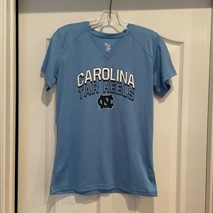 UNC Chapel Hill Tar Heels Women’s Size Medium Dry Fit V neck